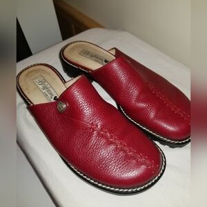 Brighton 8M Red Nubuck Leather Heidi slip on shoes,black soles. Great condition